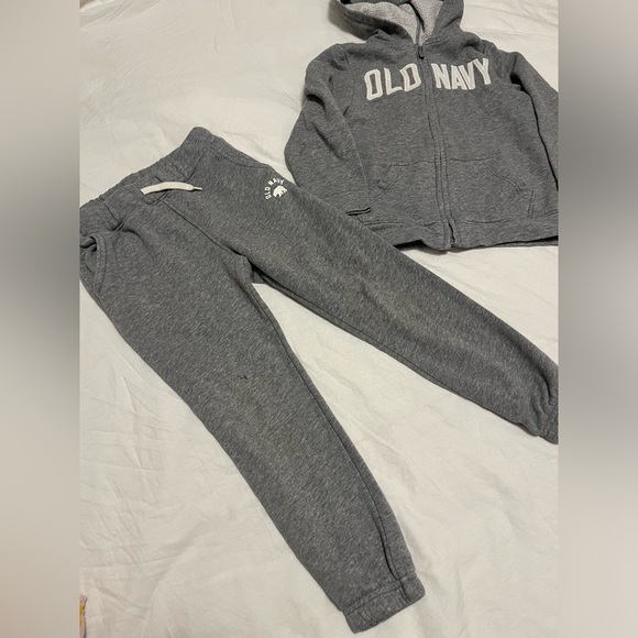 Old navy grey boy track suit , size 5 - Picture 4 of 5